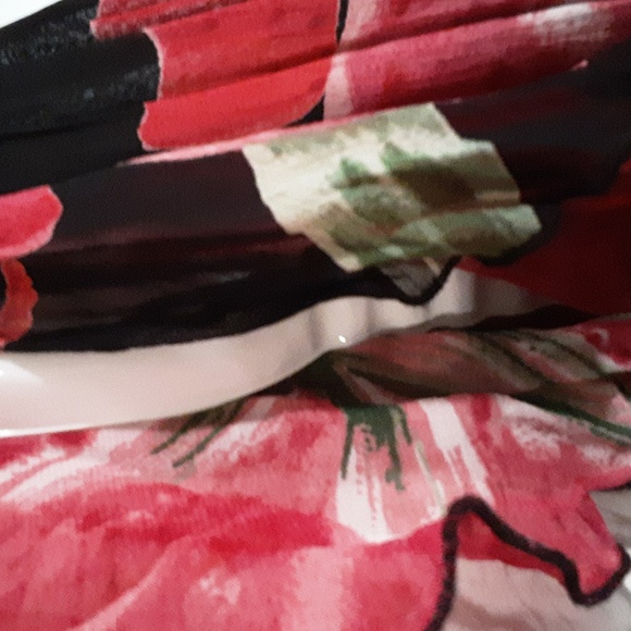 Floral V-Neck Dress - Picture 7 of 10